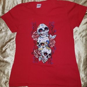 Gildan Tee Shirt with Three Skulls